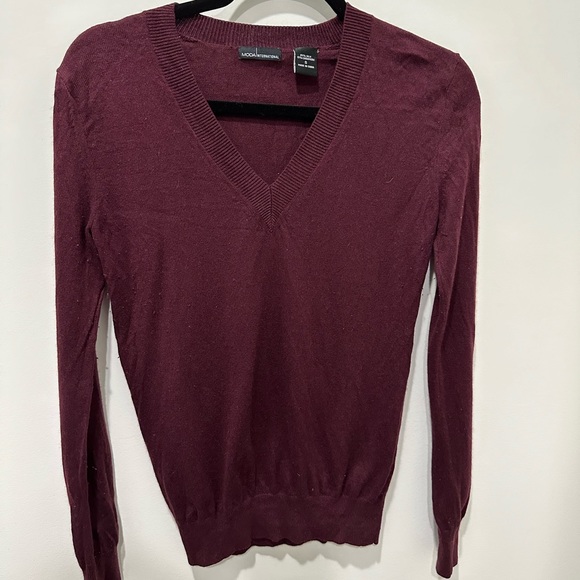 Victoria’s Secret soft v-neck sweater - Picture 2 of 2